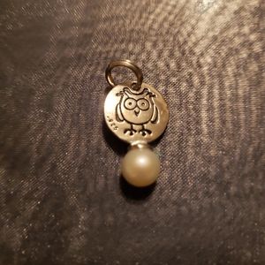 Vantel Pearl's Wise Guy charm